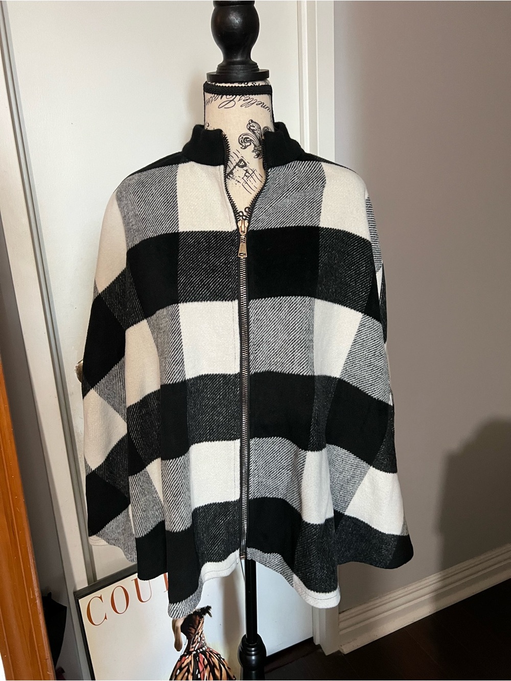 Suzy Shier Black & White Buffalo Check Zip-Up Cape